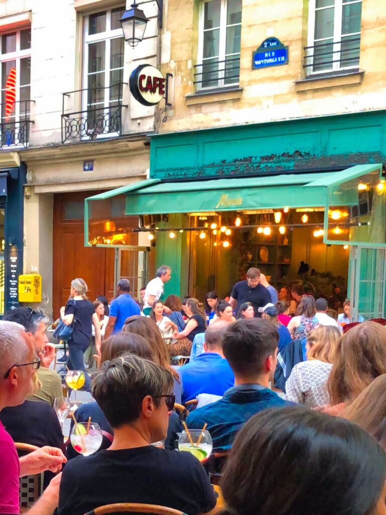 lively crowd on Rue Montorgueil